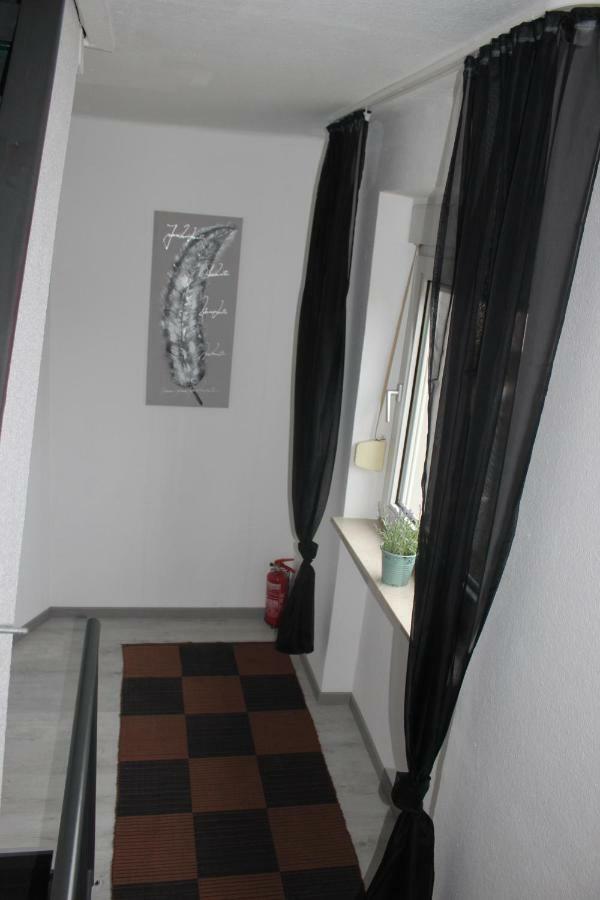 Gut Gelegenes Appartment Mit Wifi, Parkplatz, Wama, Trockner Usw. كايزرسلاوترن المظهر الخارجي الصورة